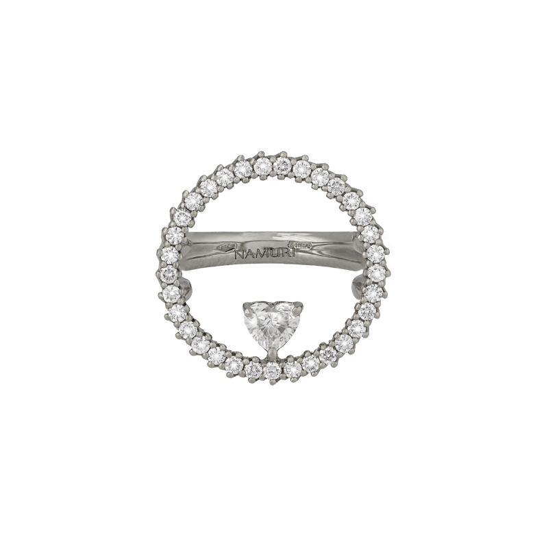 Anello in oro bianco 18K con diamanti con cuore