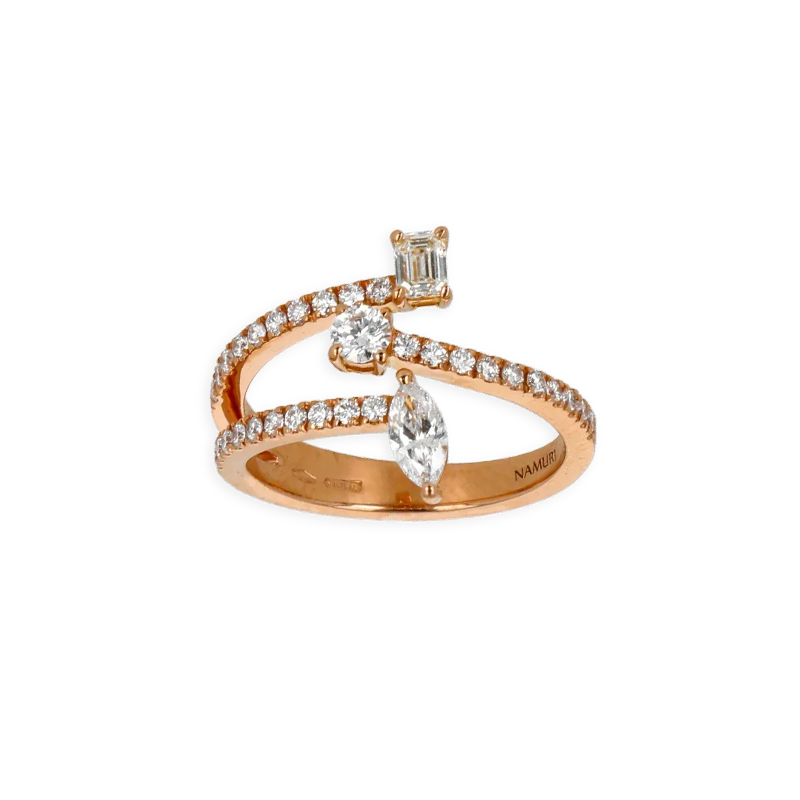 Anello Oro Rosa 18K fantasia 3 File Navette, Emerald e Round