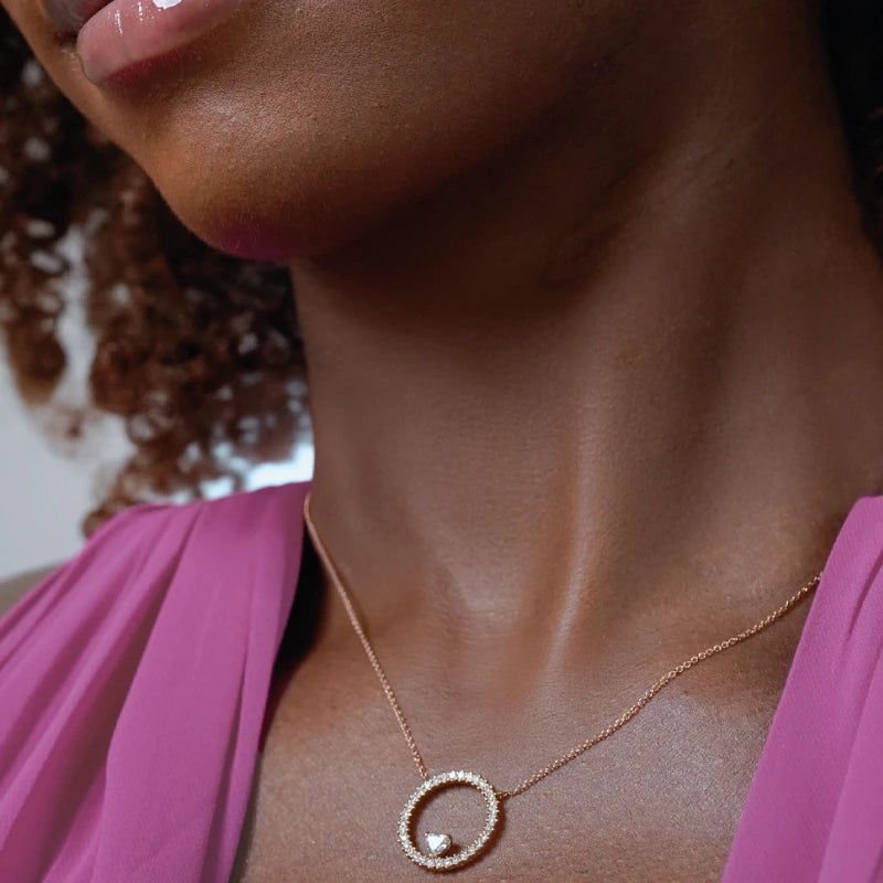 Ciondolo in oro rosa 18K con diamanti con cuore