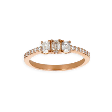 Anello Trilogy Oro Rosa 18K con Diamanti Taglio Emerald con Contorno Diamanti Round da 0.73 a 1.08 ct