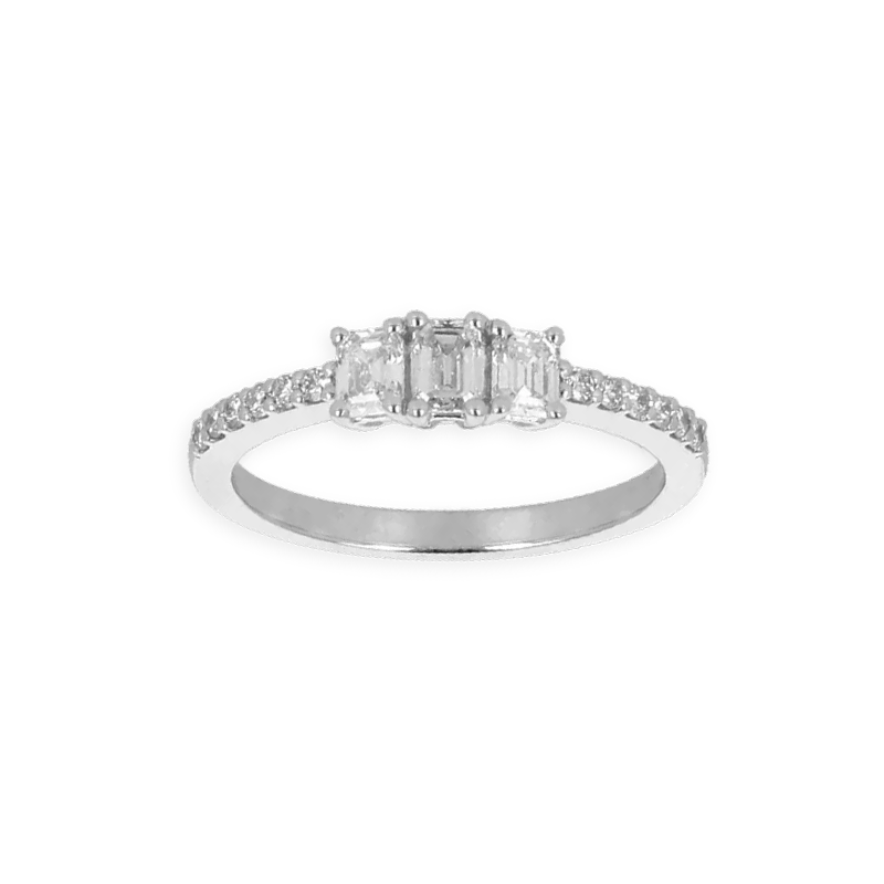 Anello Trilogy Oro Bianco 18K con Diamanti Taglio Emerald con Contorno Diamanti Round da 0.73 a 1.08 ct