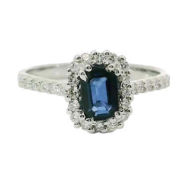 Anello oro bianco 18K con zaffiro emerald centrale con contorno e gambo di diamanti