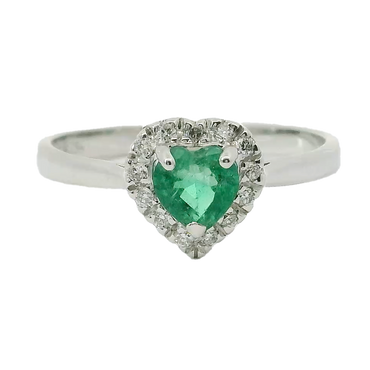 Anello oro bianco 18K con smeraldo cuore centrale e contorno diamanti