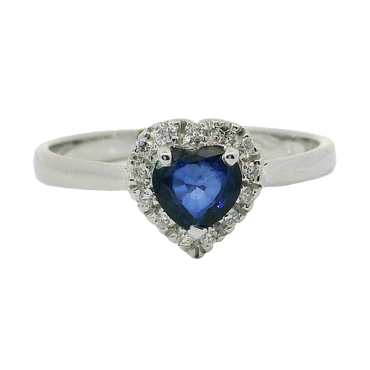 Anello oro bianco 18K con zaffiro cuore centrale e contorno diamanti