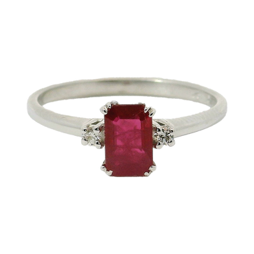 Anello oro bianco 18K con rubino emerald centrale e laterale diamanti